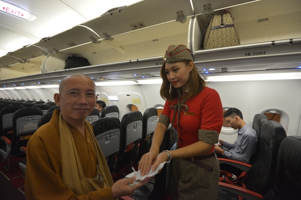 Cận cảnh nhan sắc tươi xinh khó cưỡng của dàn tiếp viên Vietjet Air