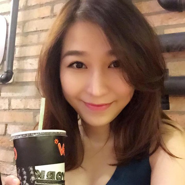 Xinh đẹp, trẻ trung và sở hữu chiều cao lý tưởng, các nữ tiếp viên hàng không luôn gây ấn tượng đẹp với mọi người, đặc biệt là trong mắt các chàng trai trẻ.