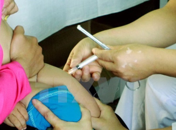 Một cháu bé bị sốc phản vệ nặng sau khi tiêm vắcxin 5 trong 1
