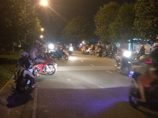 Kẻ lạ mặt d&ugrave;ng kim ti&ecirc;m đ&acirc;m nữ c&ocirc;ng nh&acirc;n TP.HCM