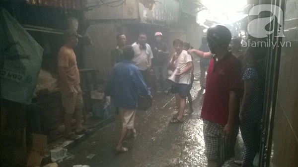 Cháy lớn ở đường Võ Văn Kiệt, người dân hoảng loạn tháo chạy