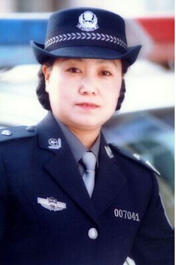 'Quan bà' hoang dâm, bắt cấp dưới hối lộ tình dục 'Quan bà' hoang dâm, bắt cấp dưới hối lộ tình dục