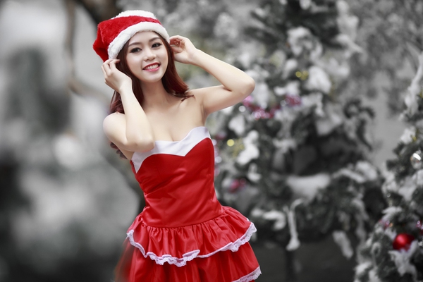 Thiếu nữ Nùng xinh ngỡ ngàng trong bộ ảnh Giáng sinh