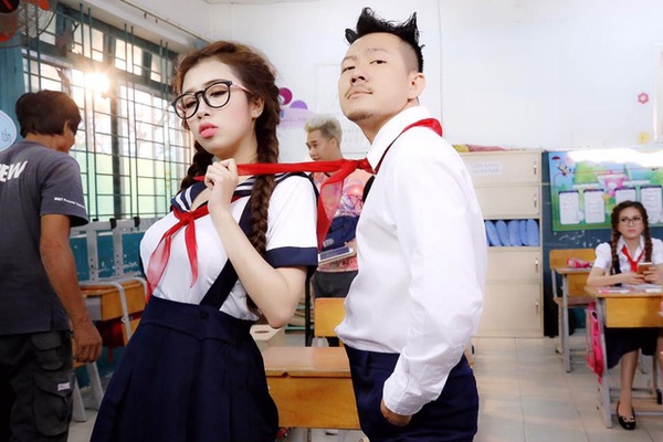 C&ocirc; học tr&ograve; l&agrave;m vạn ch&agrave;ng trai muốn đến lớp