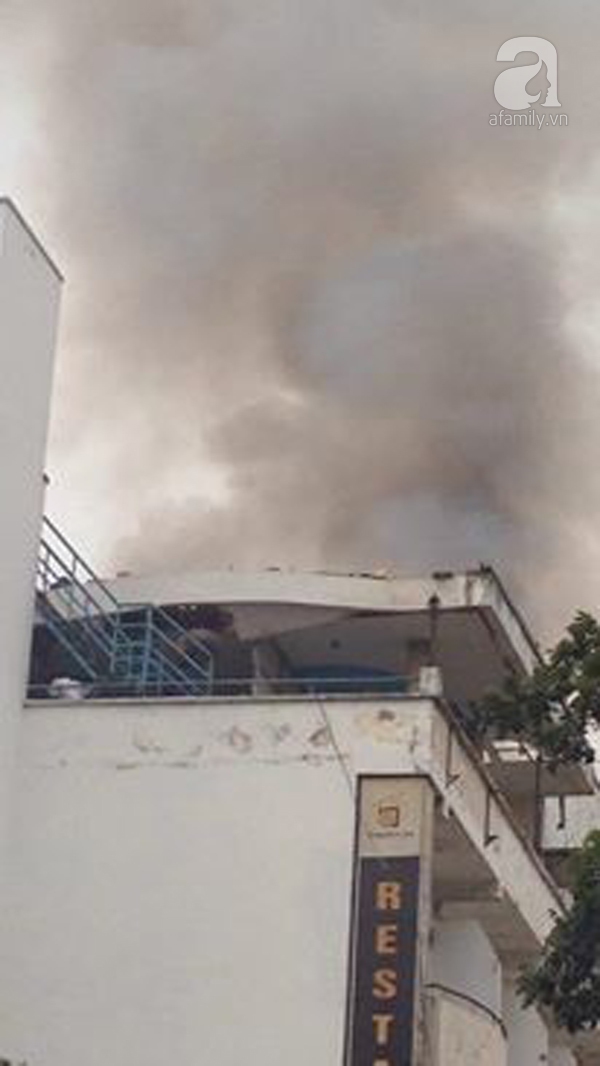 Hà Nội: Cháy nghi ngút ở khách sạn Đông Đô nhiều người hoảng hốt