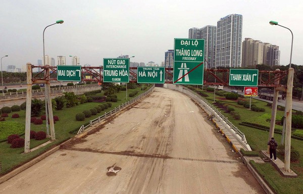 Hầm chui ở ngã tư lớn nhất Hà Nội trước ngày thông xe