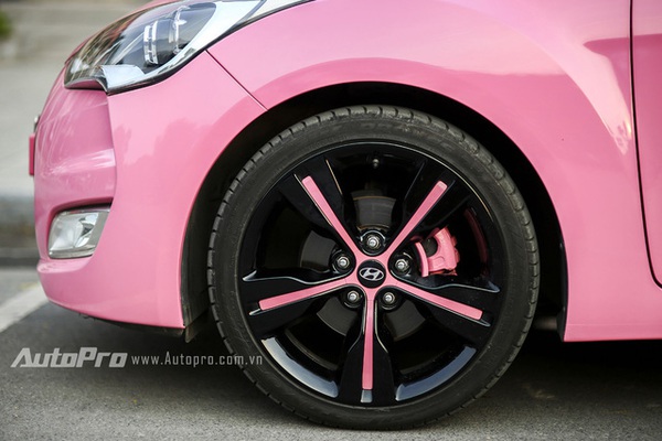 Cận cảnh Hyundai Veloster màu hồng Hello Kitty của bà mẹ 9x Hà thành