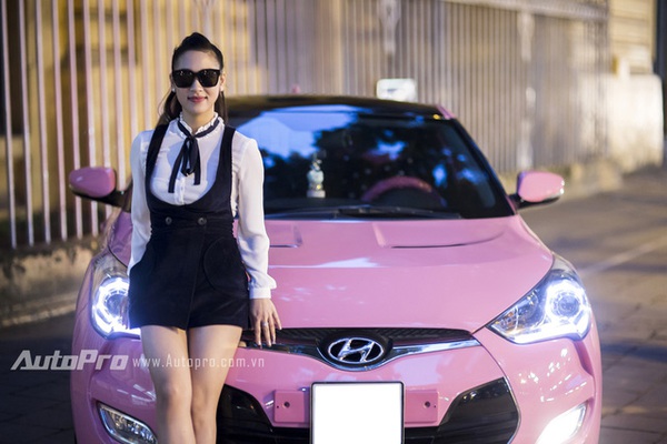 Cận cảnh Hyundai Veloster màu hồng Hello Kitty của bà mẹ 9x Hà thành