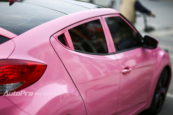 Cận cảnh Hyundai Veloster màu hồng Hello Kitty của bà mẹ 9x Hà thành
