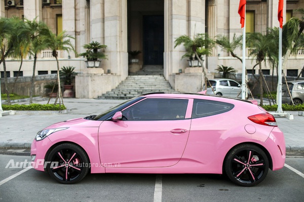 Cận cảnh Hyundai Veloster màu hồng Hello Kitty của bà mẹ 9x Hà thành