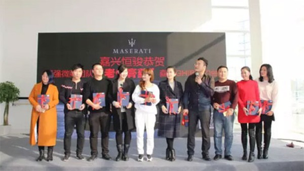 Ông chủ 8X mua siêu xe 3 tỷ làm quà thưởng Tết Ông chủ 8X mua siêu xe 3 tỷ làm quà thưởng Tết