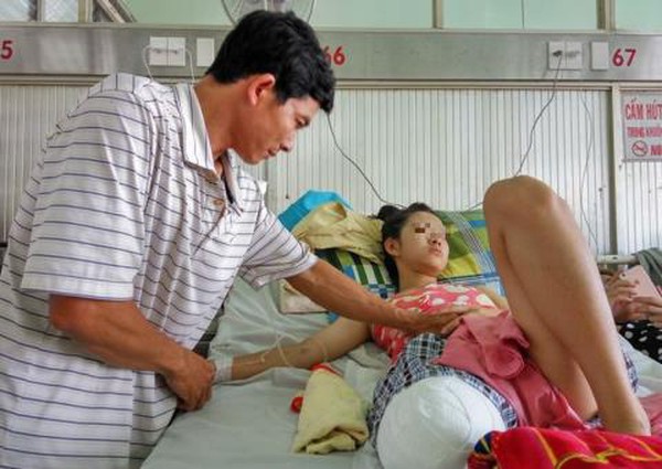 Nữ sinh mất chân: Do thiếu bác sĩ, việc lu bu quá