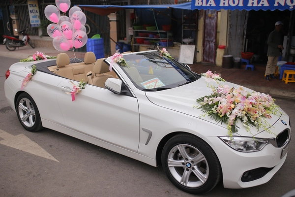 Choáng với xe hoa siêu đẹp siêu sang trong đám cưới Hà Thành