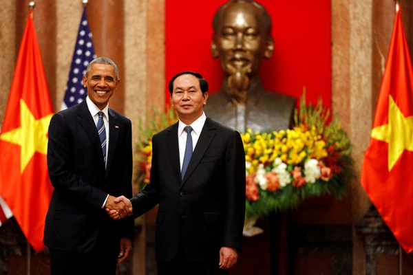 Những hình ảnh đẹp của Obama trong ngày đầu tiên thăm Việt Nam