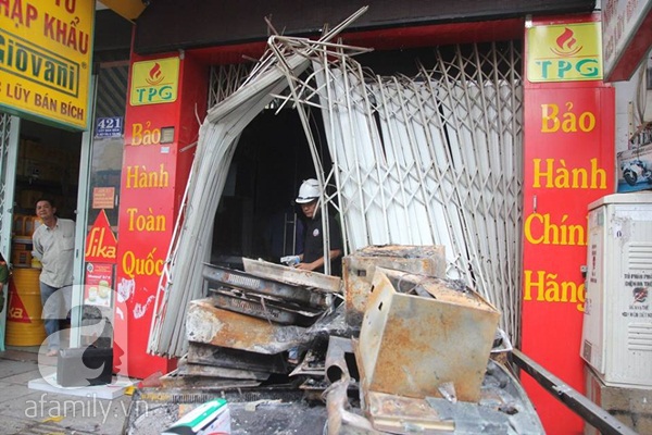 TP.HCM: Cháy lớn lúc rạng sáng ở cửa hàng bếp từ, 4 người chết thảm