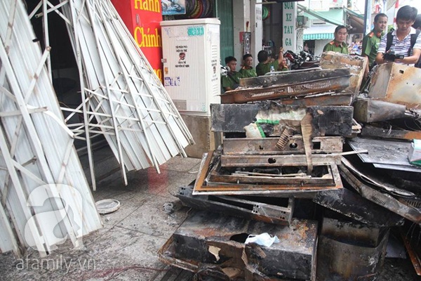 TP.HCM: Cháy lớn lúc rạng sáng ở cửa hàng bếp từ, 4 người chết thảm TP.HCM: Cháy lớn lúc rạng sáng ở cửa hàng bếp từ, 4 người chết thảm