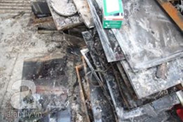 TP.HCM: Cháy lớn lúc rạng sáng ở cửa hàng bếp từ, 4 người chết thảm TP.HCM: Cháy lớn lúc rạng sáng ở cửa hàng bếp từ, 4 người chết thảm