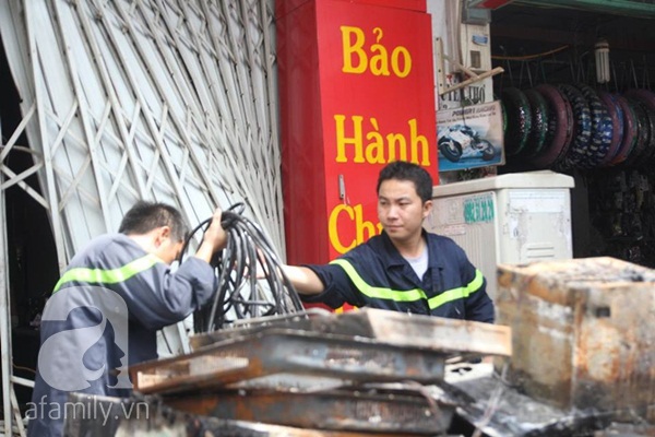 TP.HCM: Cháy lớn lúc rạng sáng ở cửa hàng bếp từ, 4 người chết thảm TP.HCM: Cháy lớn lúc rạng sáng ở cửa hàng bếp từ, 4 người chết thảm