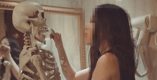 Cô gái đăng ảnh nude lên facebook: Sợ hãi vì tin nhắn 