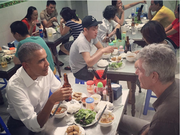 1 tháng sau chuyến viếng thăm bất ngờ của ông Obama, quán bún chả 