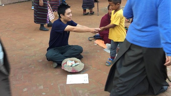 Một du khách người Việt đã thử đóng vai ăn xin ở Nepal và kết quả nhận được thật bất ngờ