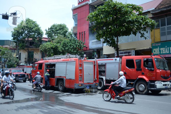 Cháy nhà cạnh KFC, đang ăn thực khách hoảng loạn bỏ chạy