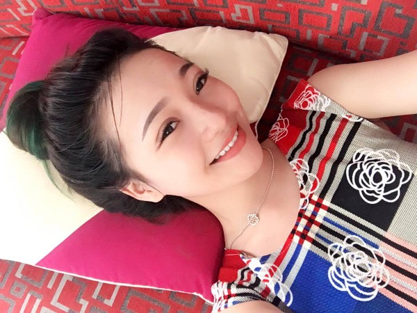 Khoe ảnh “lột xác” như hot girl, cô nàng bị “ném đá” vì cho rằng “bán vốn tự có” để lấy tiền làm đẹp