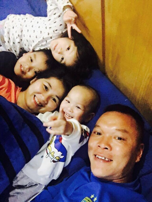 &ldquo;Người đ&agrave;n b&agrave; thứ hai&rdquo; của thủ m&ocirc;n Dương Hồng Sơn v&agrave; ph&uacute;t trải l&ograve;ng về vai tr&ograve; l&agrave;m vợ