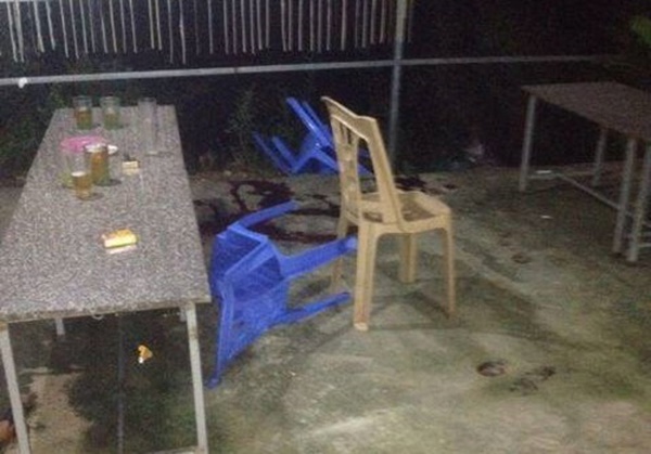 Trọng án ở Hà Nội: Thanh niên bị chém gần đứt cổ, gục trên bàn nhậu