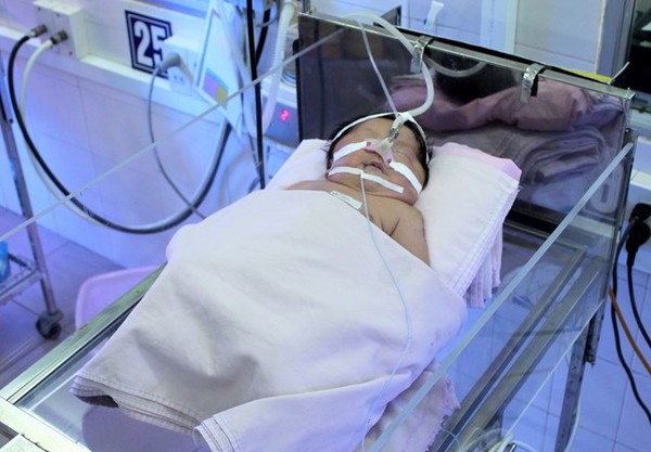 Bé trai 4 ngày tuổi bị bỏ rơi trong bệnh viện