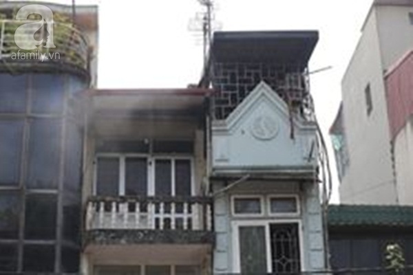 Cháy nhà 4 tầng gần Văn Miếu, lửa bốc cháy nghi ngút
