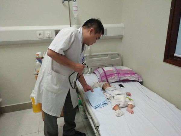 Mẹ hối hận v&igrave; gửi con 10 th&aacute;ng tuổi cho h&agrave;ng x&oacute;m