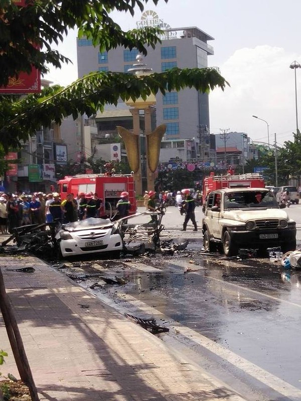Nổ ô tô tại TP Cẩm Phả, Quảng Ninh: 2 người tử vong