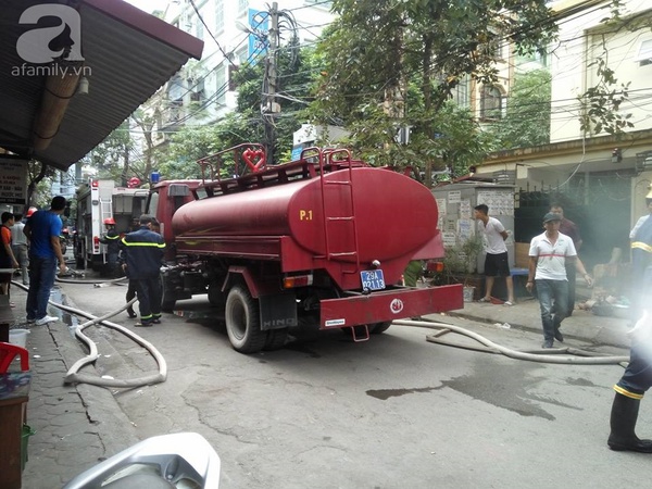 Hà Nội: Cháy lớn ở Trần Khát Chân, khói bốc lên nghi ngút