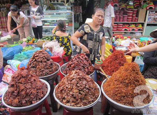 Thế giới quà vặt hấp dẫn tại chợ Cồn, Đà Nẵng 18