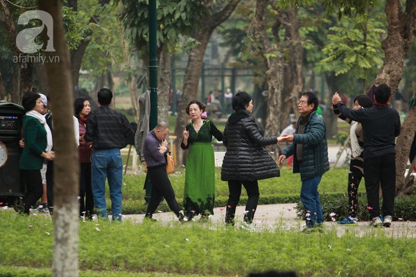 Hà Nội: Chỗ nào cũng thành điểm thể dục ngoài trời 2