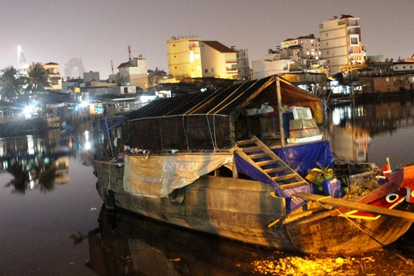 Những mảnh đời trôi dạt bên dòng kênh Tẻ Sài Gòn 16