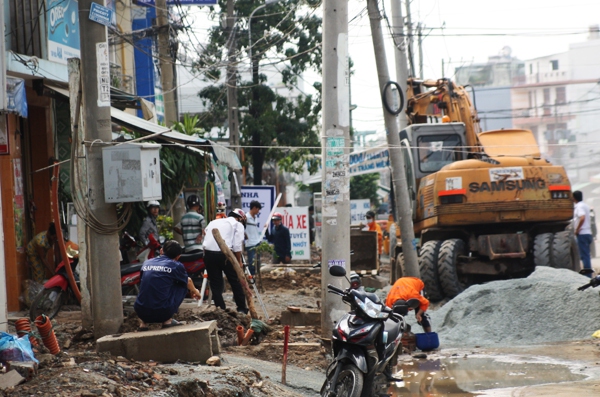 Mục sở thị đoạn đường nắng thì bụi, mưa thì lầy ở TPHCM  8