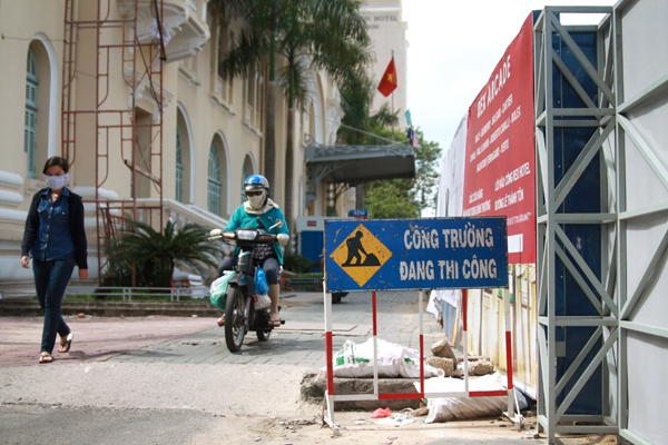 Loay hoay tìm lối ra ở "mê cung" trên đường Nguyễn Huệ 4