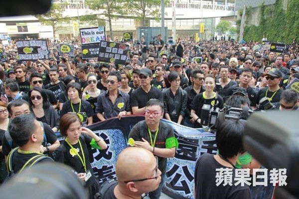 Hàng loạt sao hạng A Hồng Kông cùng 20 nghìn người biểu tình 8