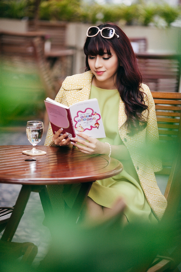 Mặc đồ c&ocirc;ng sở ấm &aacute;p v&agrave; thời trang cho b&agrave; bầu xinh đẹp 7