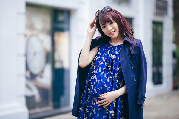 Mặc đồ c&ocirc;ng sở ấm &aacute;p v&agrave; thời trang cho b&agrave; bầu xinh đẹp 15