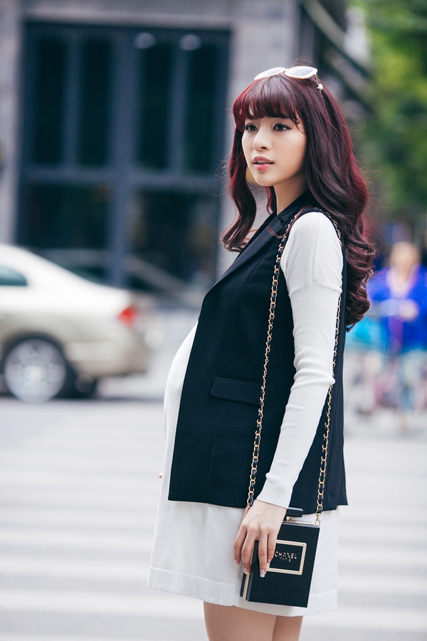 Mặc đồ c&ocirc;ng sở ấm &aacute;p v&agrave; thời trang cho b&agrave; bầu xinh đẹp 23