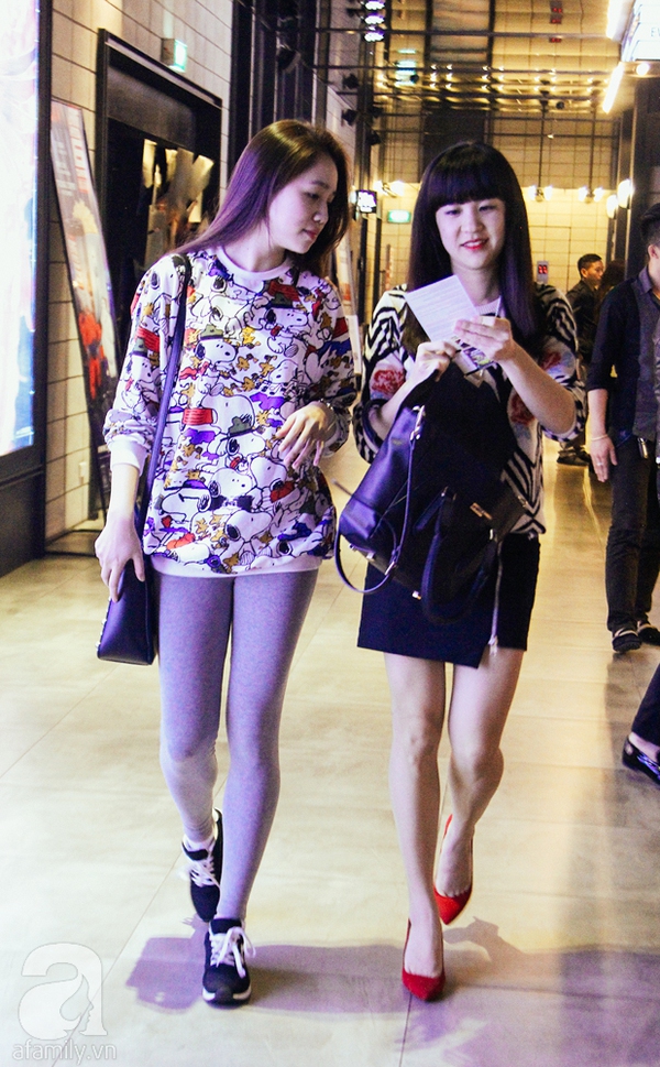 Ph&aacute;i đẹp H&agrave; Th&agrave;nh chuộng ch&acirc;n v&aacute;y & &aacute;o len trong street style cuối tuần 2
