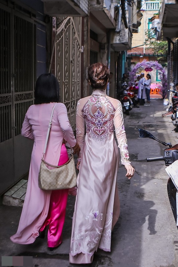 Áo dài cưới của Sao Việt
