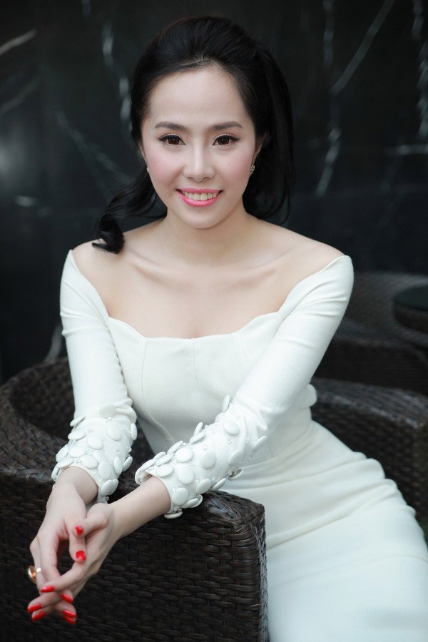 Khuôn mặt khác lạ của Quỳnh Nga Khuôn mặt khác lạ của Quỳnh Nga