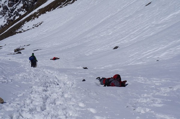 Cô gái Việt Nam kể chuyện sống sót sau bão tuyết kinh hoàng ở Nepal 11