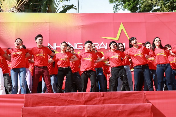 100 nghệ sĩ Việt hào hùng cùng 100 nghệ sĩ Việt hào hùng cùng