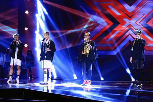 Hai nàng "Hồ" "đứng ngồi không yên" trên ghế giám khảo X-Factor 8