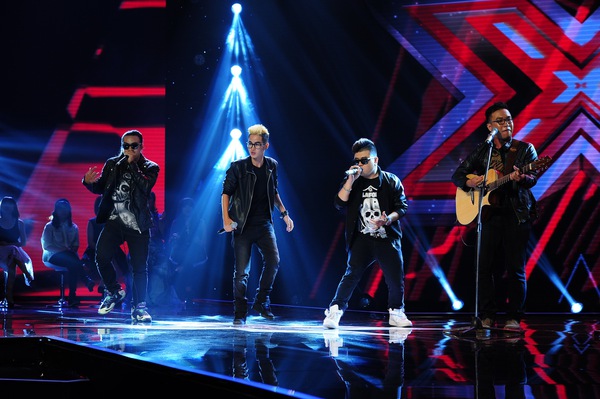 Hai nàng "Hồ" "đứng ngồi không yên" trên ghế giám khảo X-Factor 4